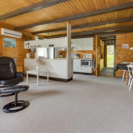 Three-bedroom Holiday In * Hals