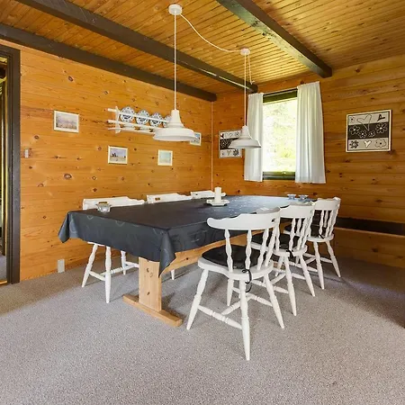 Three-bedroom Holiday In * Hals