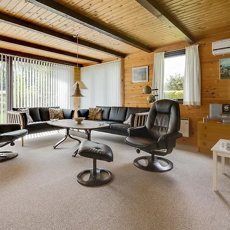 Three-bedroom Holiday In * Hals