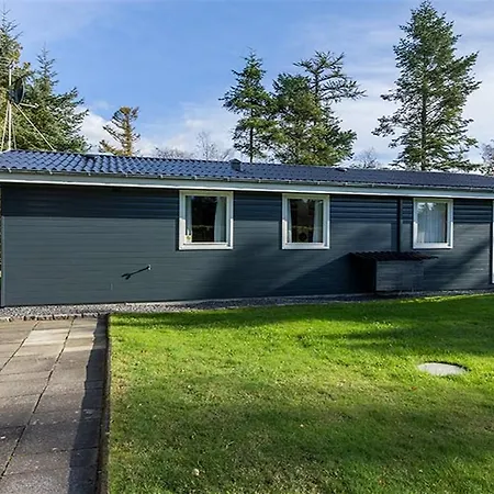 Three-bedroom Holiday In * Hals